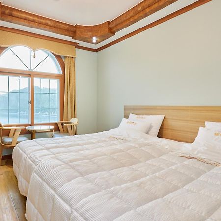 Goheung Hayan Noeul Hotel Bagian luar foto