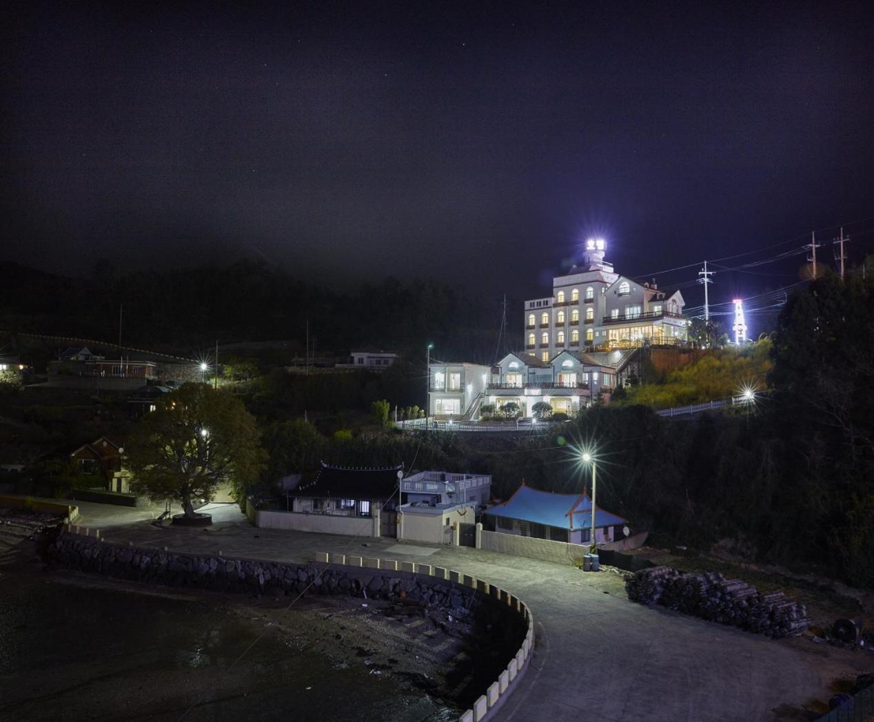 Goheung Hayan Noeul Hotel Bagian luar foto