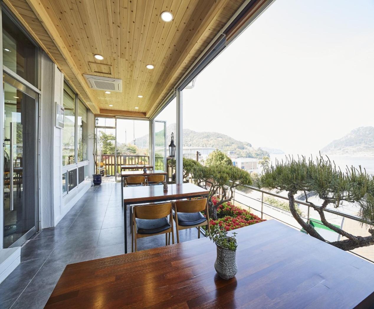 Goheung Hayan Noeul Hotel Bagian luar foto