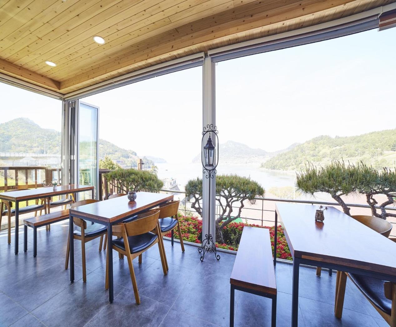 Goheung Hayan Noeul Hotel Bagian luar foto