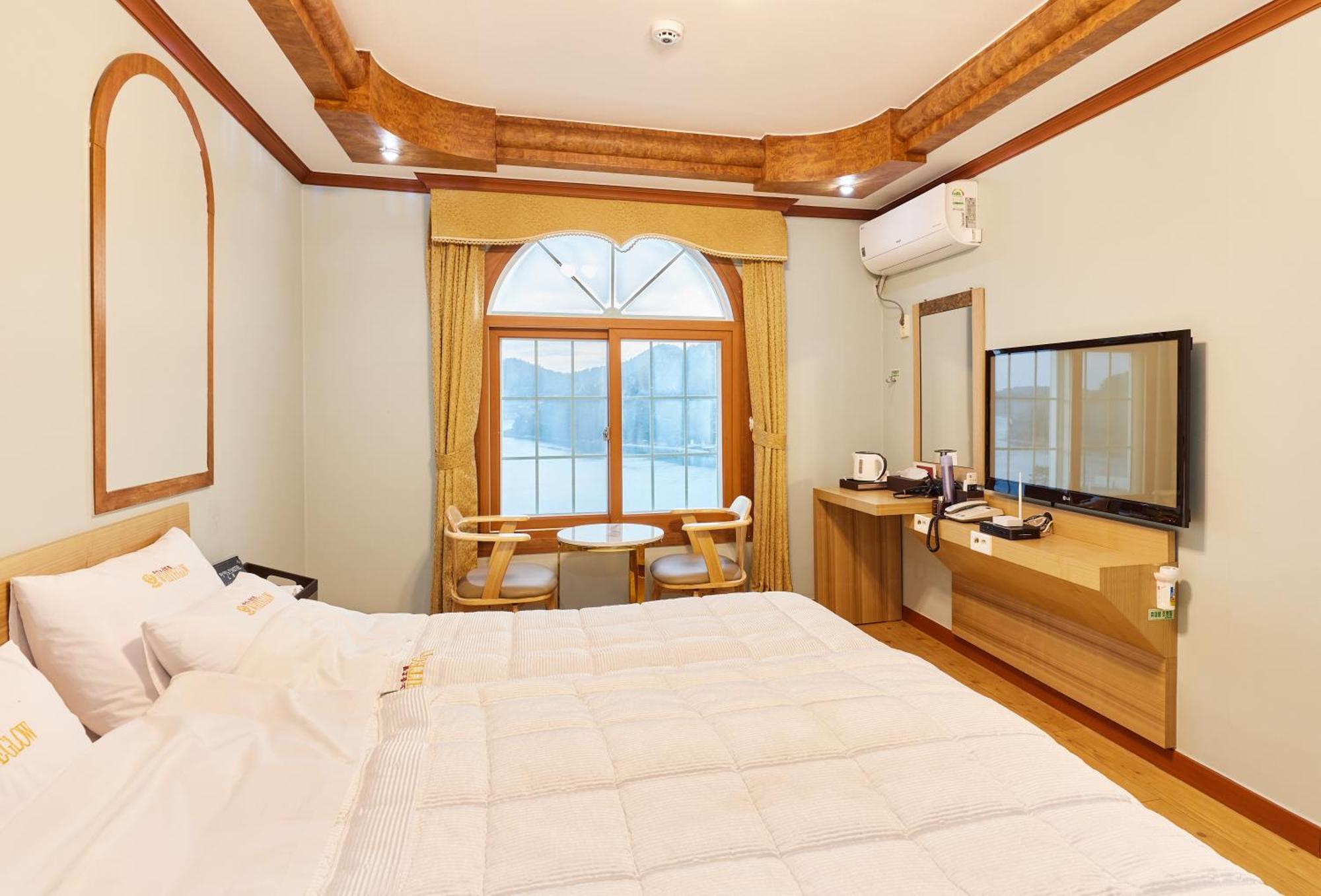 Goheung Hayan Noeul Hotel Bagian luar foto